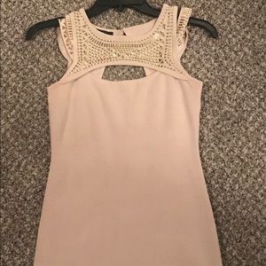 Beautiful dress ! Very flattering